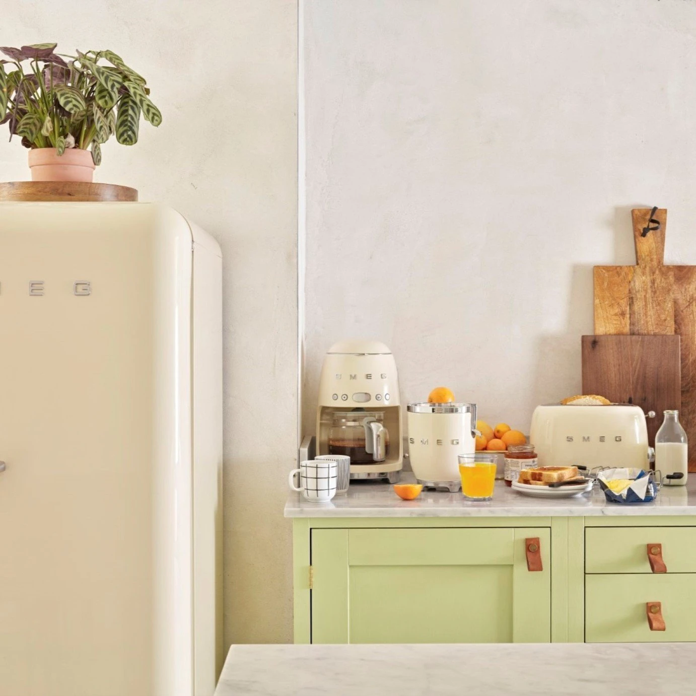 Smeg DCF02 50's Style Retro Drip Filter Coffee Machine Cream 7 Smeg DCF02 50's Style Retro Drip Filter Coffee Machine Cream - Image 5