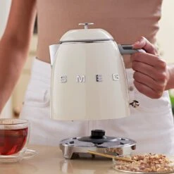 Smeg KLF05CRUK 50's Style Retro Mini Kettle - Cream -Home Sales Store 1346763 R Z005A