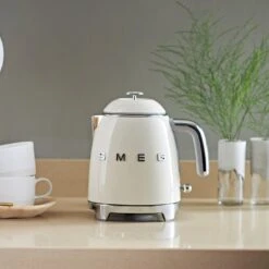 Smeg KLF05CRUK 50's Style Retro Mini Kettle - Cream -Home Sales Store 1346763 R Z006A