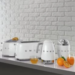 Smeg TSF03WHUK 50's Style Retro 4 Slice Toaster - White -Home Sales Store 1346842 R Z010A