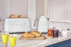 Smeg TSF02WHUK 50's Style Retro 4 Slice Toaster - White -Home Sales Store 3033438 R Z003A