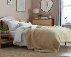 Habitat Shearling Throw - Oatmeal - 150x200cm -Home Sales Store 3069134 R Z001C