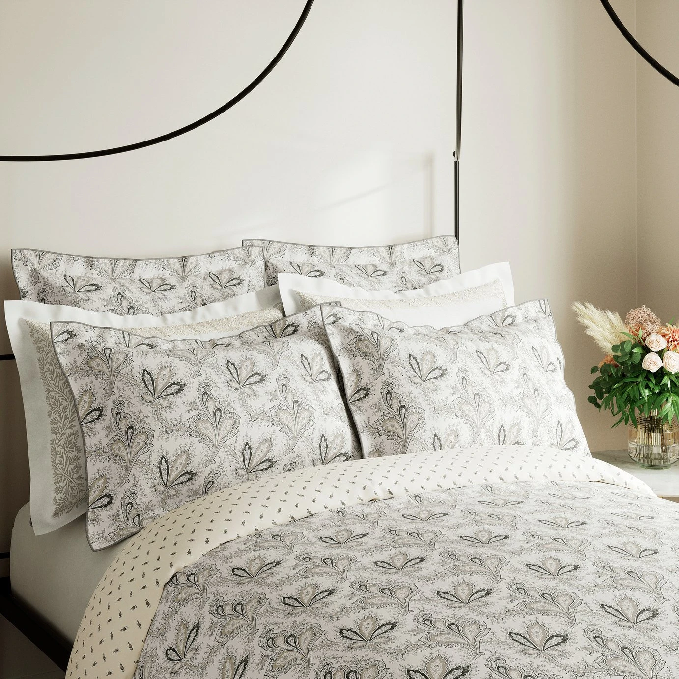 V&A Cotton 200 TC Aarya Indian Paisley Pillowcase - White 4 V&A Cotton 200 TC Aarya Indian Paisley Pillowcase - White - Image 2