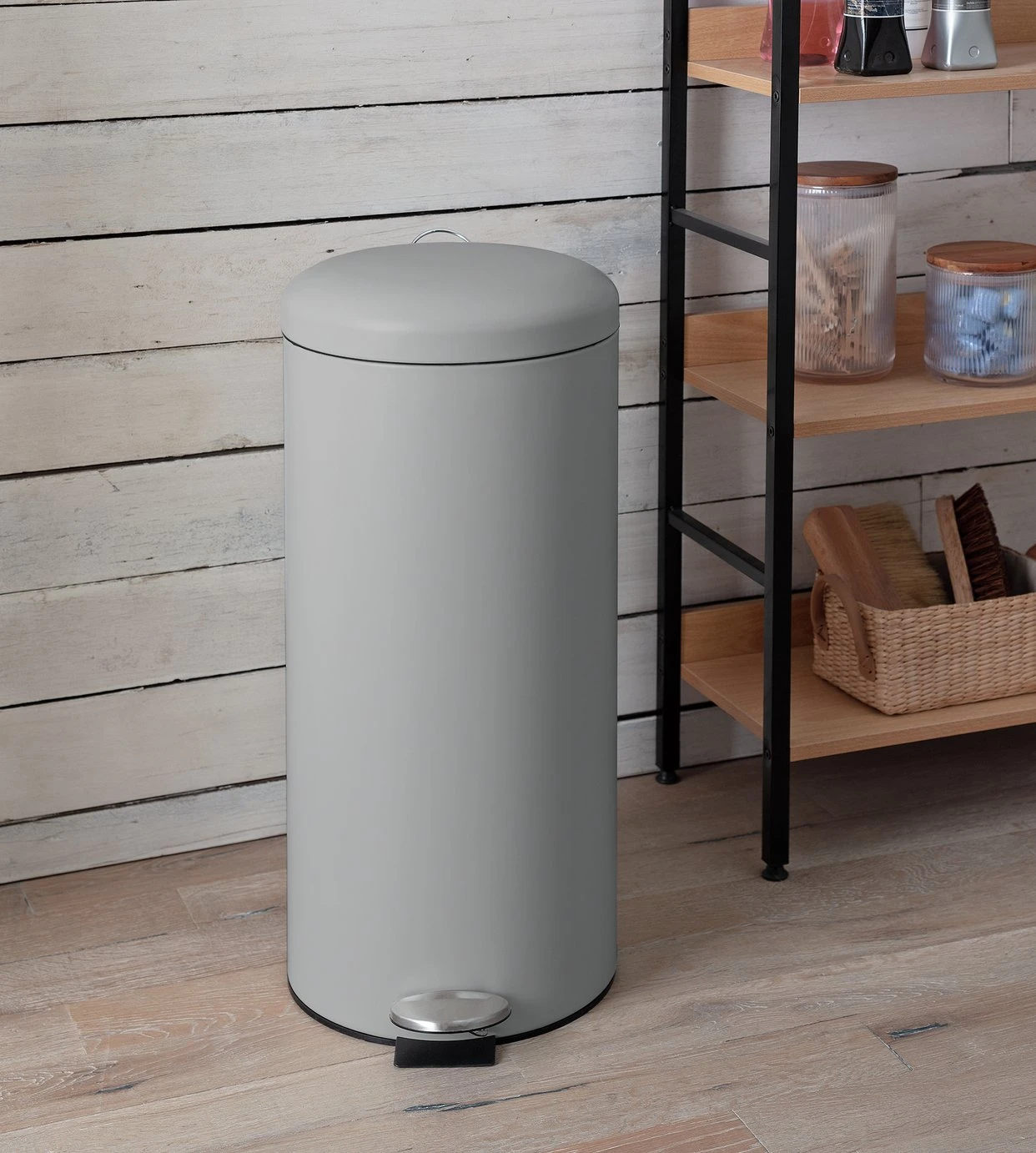 Habitat 30 Litre Round Kitchen Pedal Bin - Matt Grey 4 Habitat 30 Litre Round Kitchen Pedal Bin - Matt Grey - Image 2