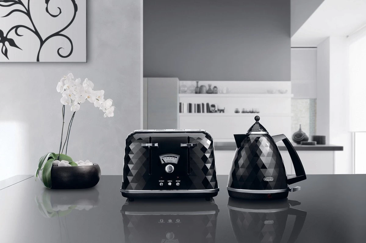 De'Longhi KBJ3001 Brillante Kettle - Black 8 De'Longhi KBJ3001 Brillante Kettle - Black - Image 6