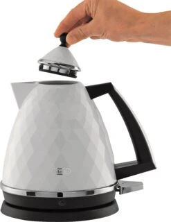 De'Longhi KBJ3001 Brillante Kettle - White 9 De'Longhi KBJ3001 Brillante Kettle - White -Home Sales Store 4239774 R Z002A UC1013546