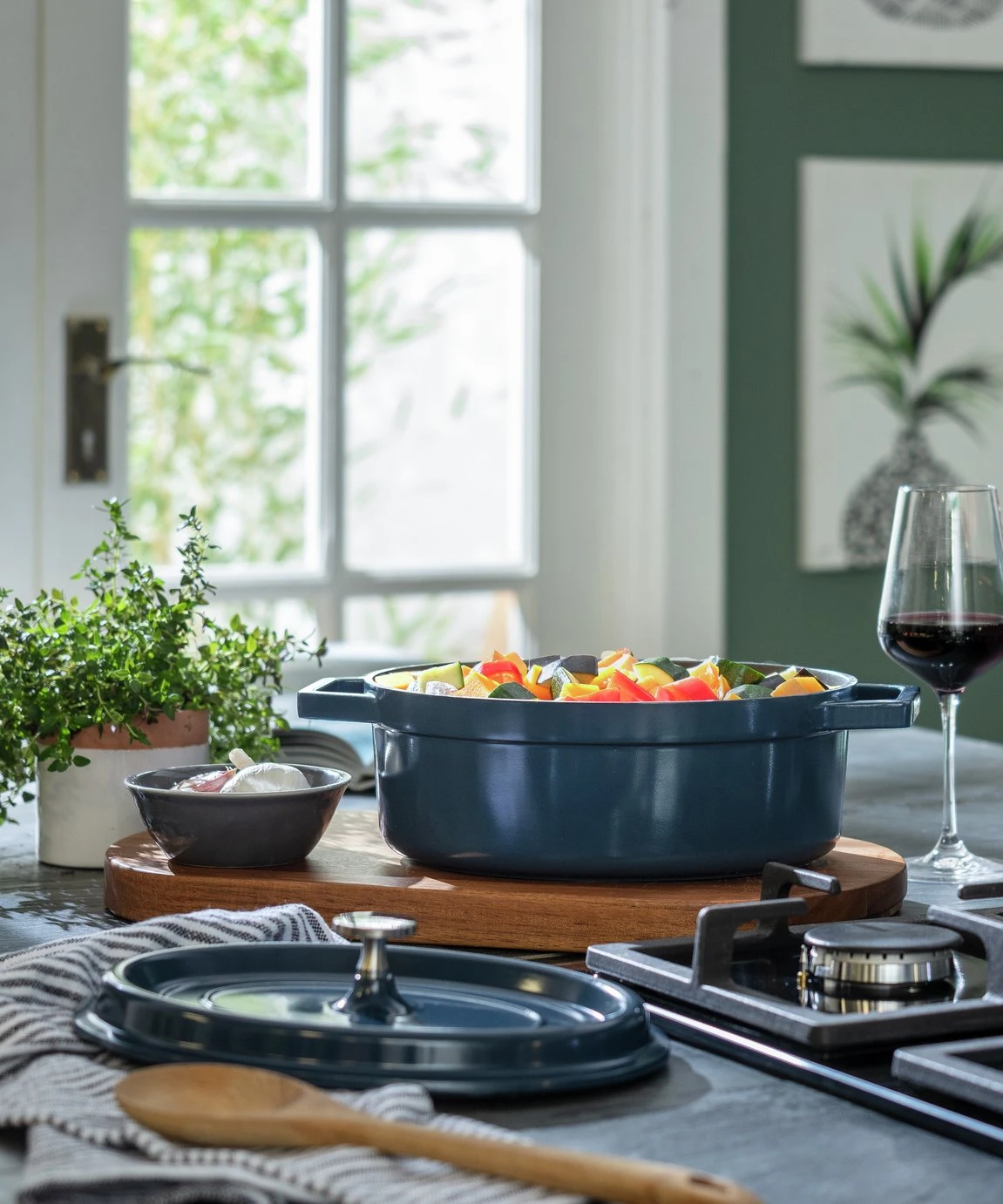 Habitat 3.6 Litre Cast Aluminium Casserole Dish - Blue 4 Habitat 3.6 Litre Cast Aluminium Casserole Dish - Blue - Image 2