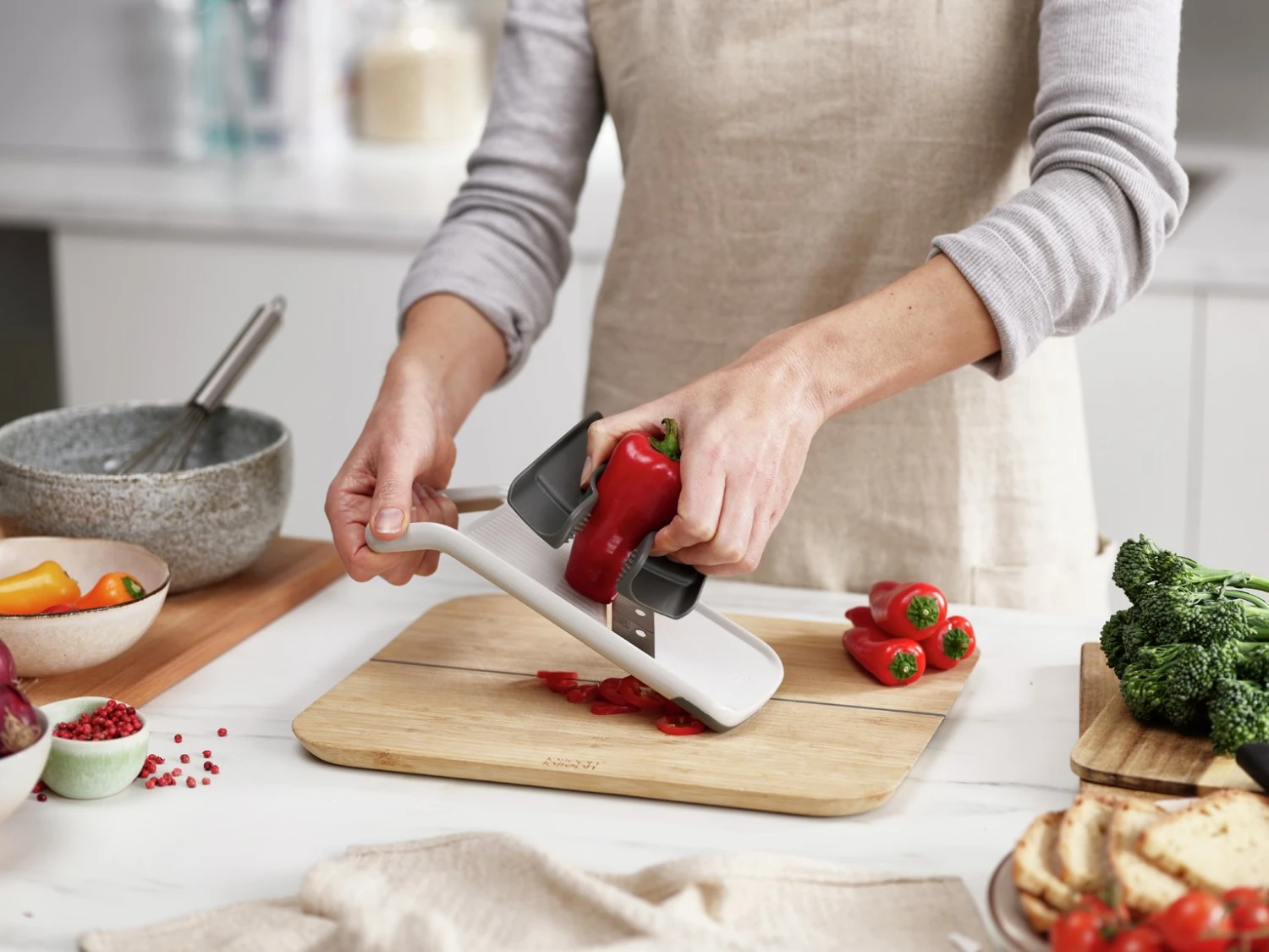 Joseph Joseph Duo Multi-Grip Mandoline - Grey 5 Joseph Joseph Duo Multi-Grip Mandoline - Grey - Image 3