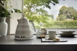 De'Longhi KBAC3001.W Avvolta Kettle - White & Grey -Home Sales Store 8687463 R Z006A