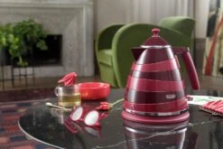 De'Longhi KBAC3001.R Avvolta Kettle - Red -Home Sales Store 8817934 R Z006A