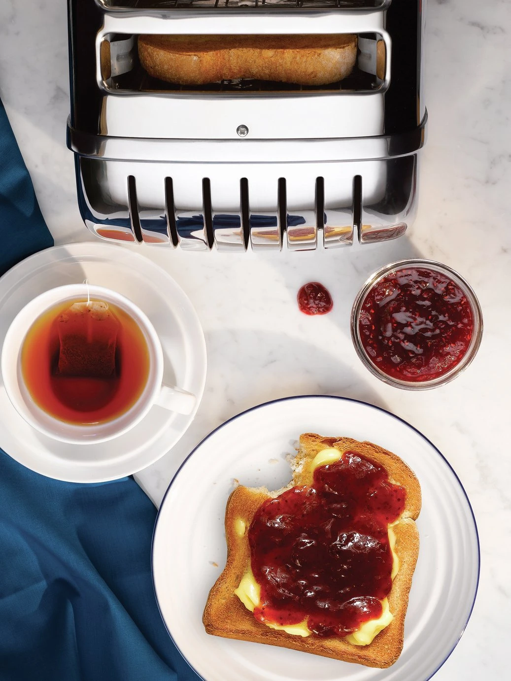 Dualit 40352 Classic 4 Slice Toaster - Stainless Steel 8 Dualit 40352 Classic 4 Slice Toaster - Stainless Steel - Image 6