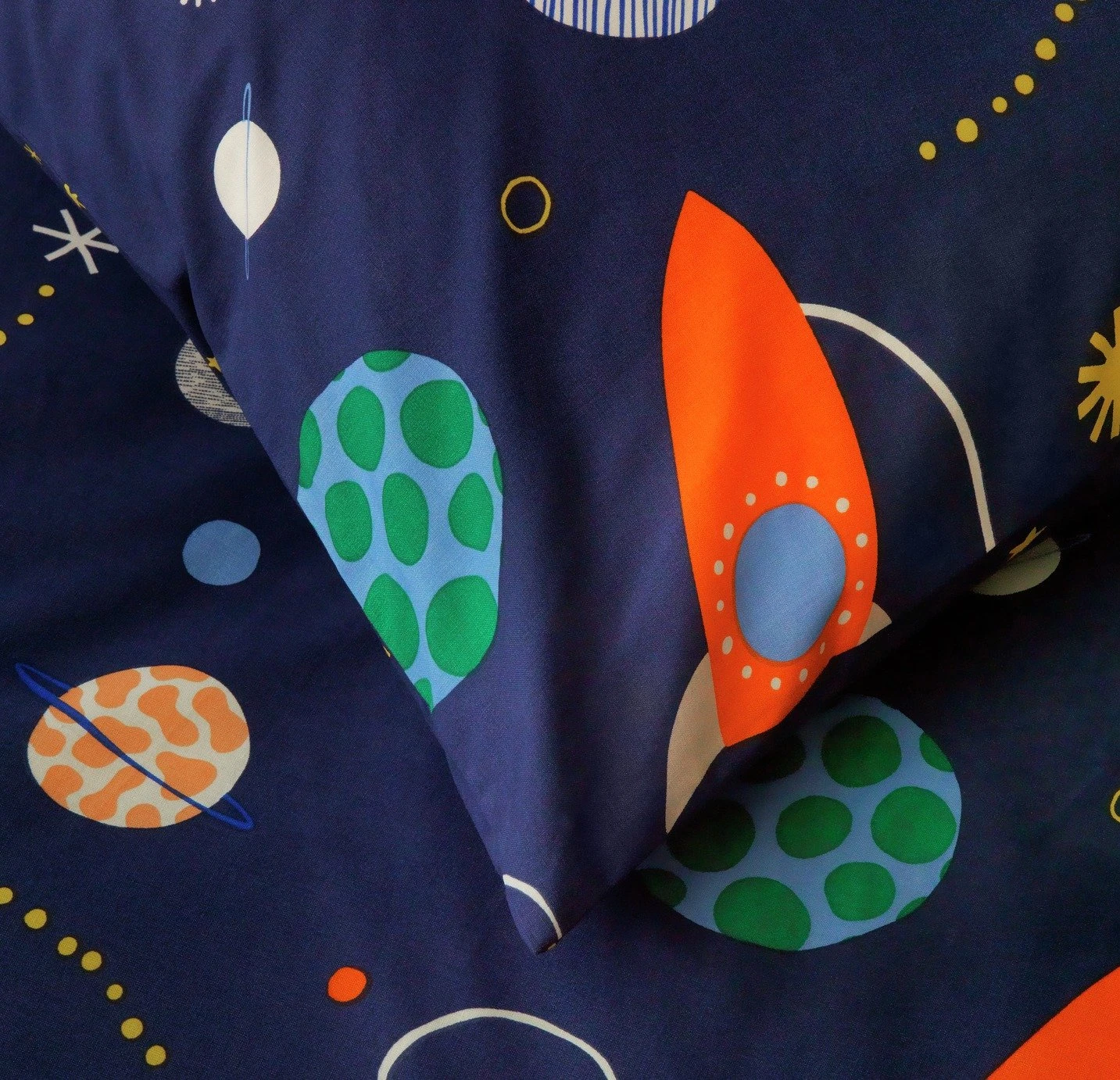 Habitat Kids Glow In The Dark Space Bedding Set - Toddler 6 Habitat Kids Glow In The Dark Space Bedding Set - Toddler - Image 4