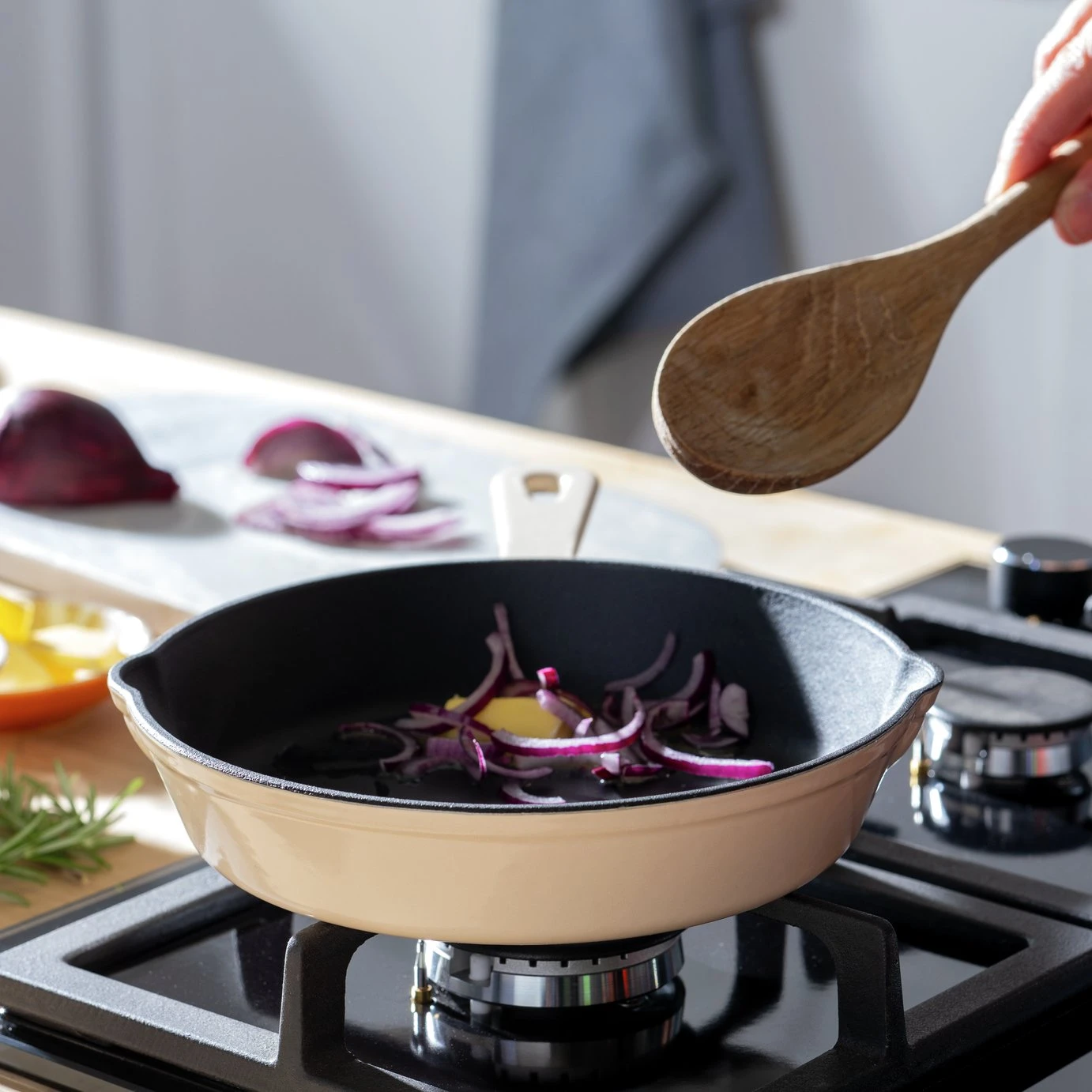 Habitat 19.5cm Cast Iron Frying Pan 4 Habitat 19.5cm Cast Iron Frying Pan - Image 2